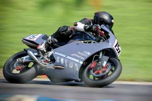 Ducati 750SS / Monster 796 race bike by Analog Motorcycles