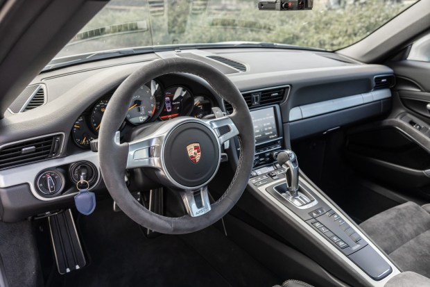 3,400-Mile 2015 Porsche 911 GT3