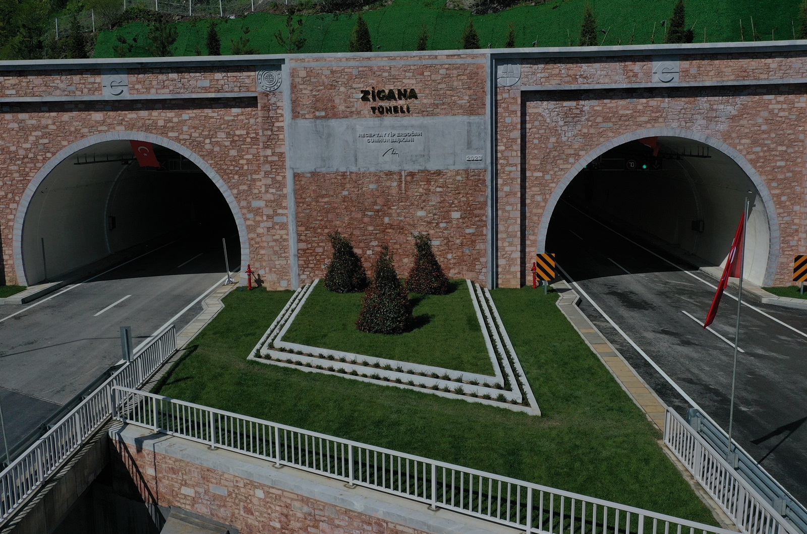 Zigana Tunnel, Turkiye – 8.99 miles (14.48km)